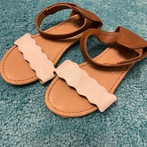 Old Navy size 10 Brown and white toddler girl sandals